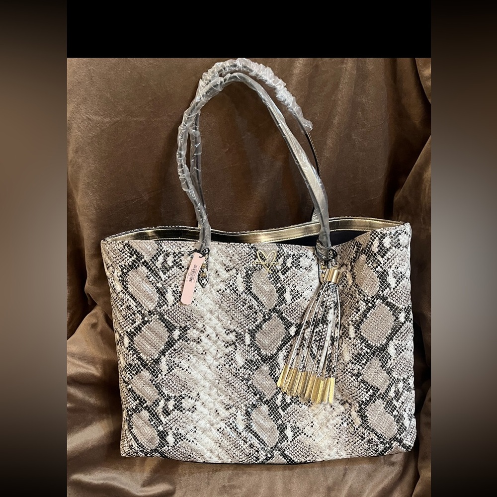 NWT-Rare Python Print Victoria’s Secret V-Quilt Tote / Gateway Bag